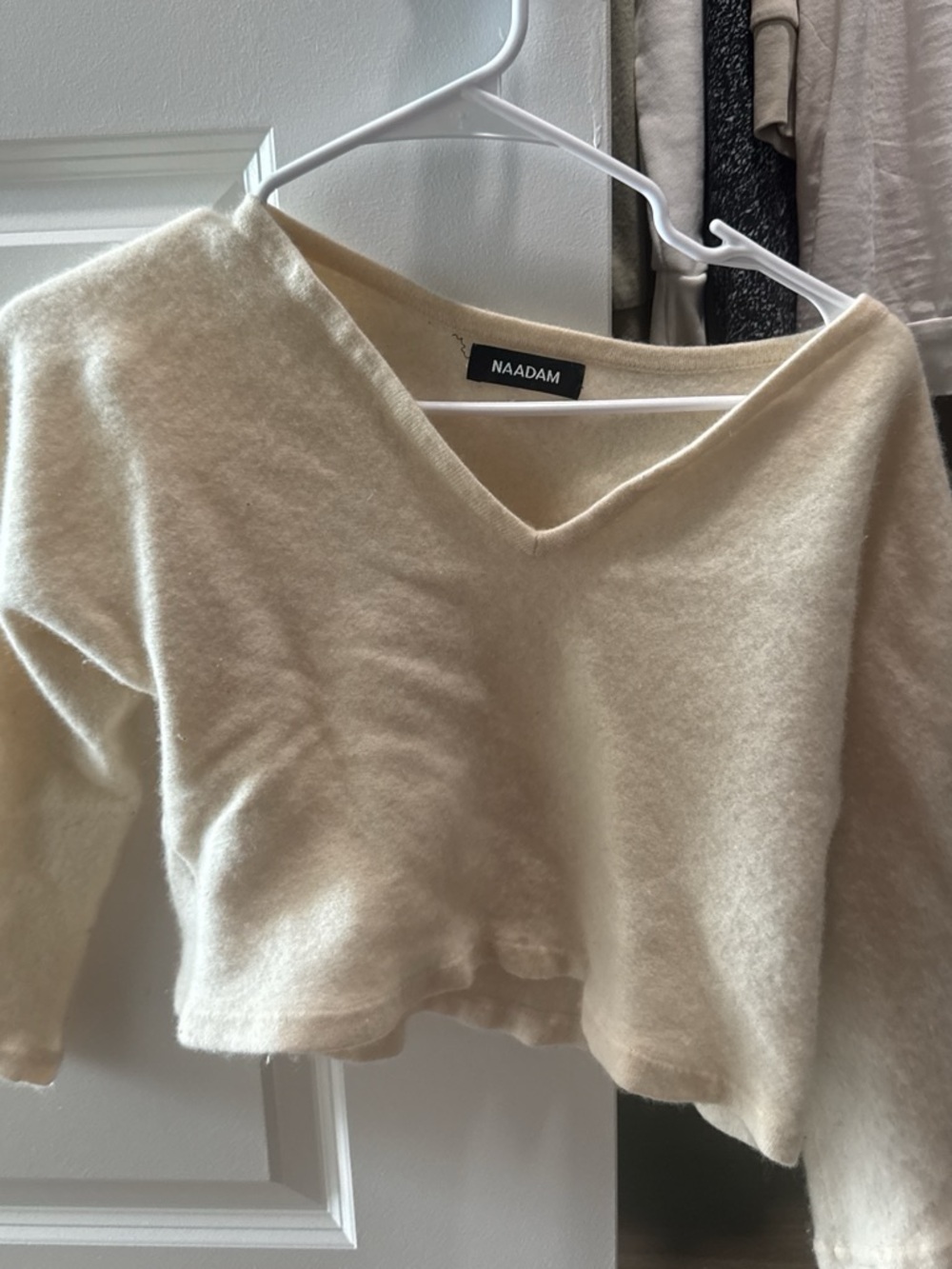 NAADAM Cream V‑neck Cashmere Sweater
